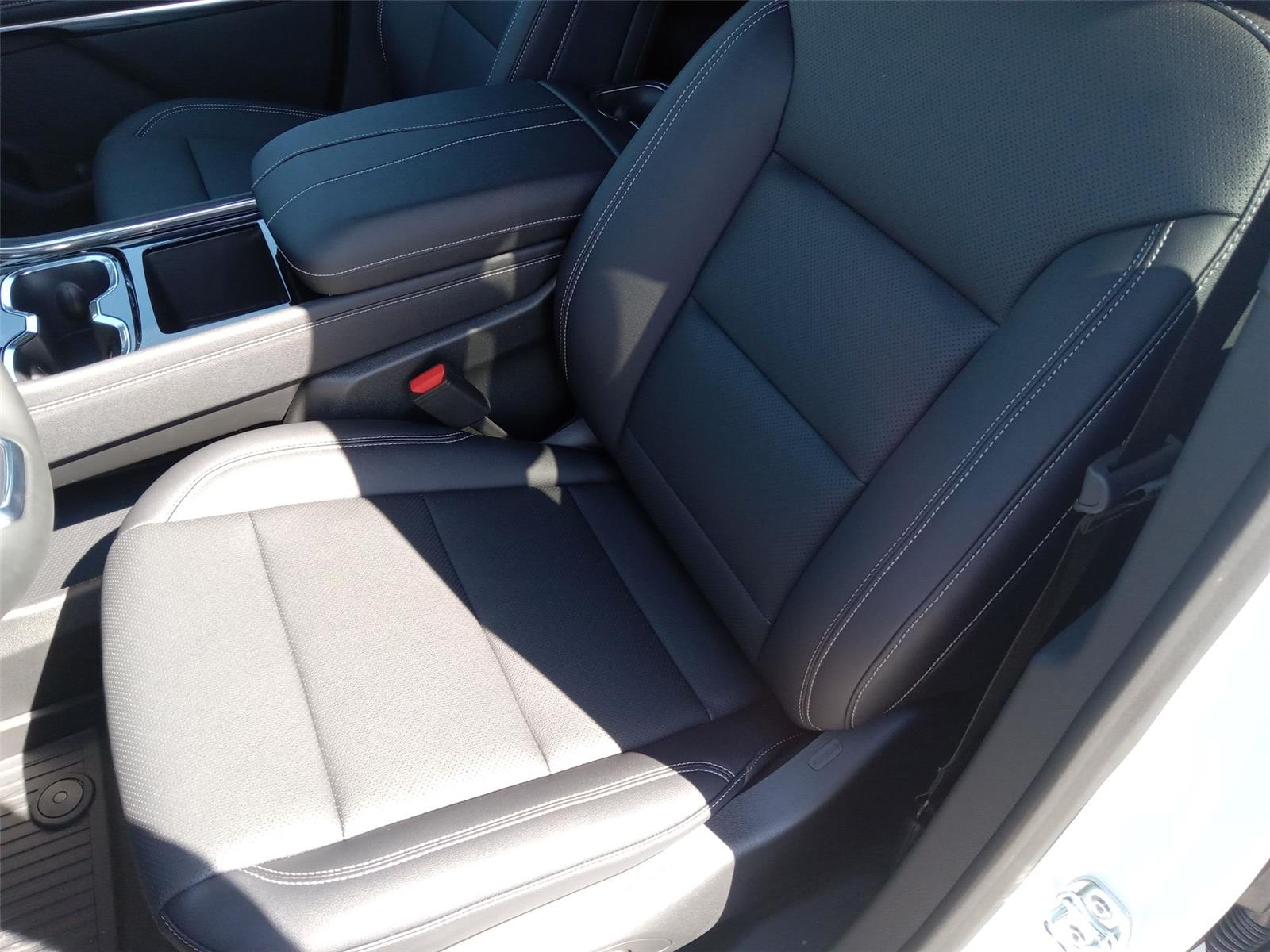 2026 Chevrolet Traverse photo 9