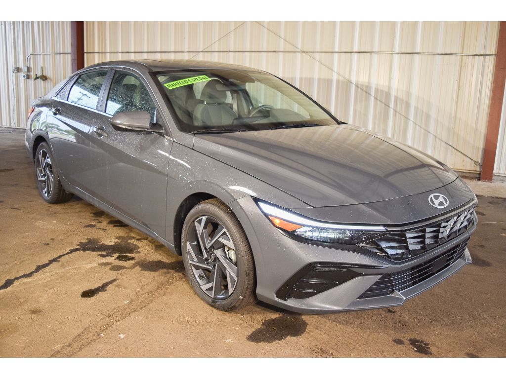 2024 Hyundai Elantra SEL Convenience photo 2