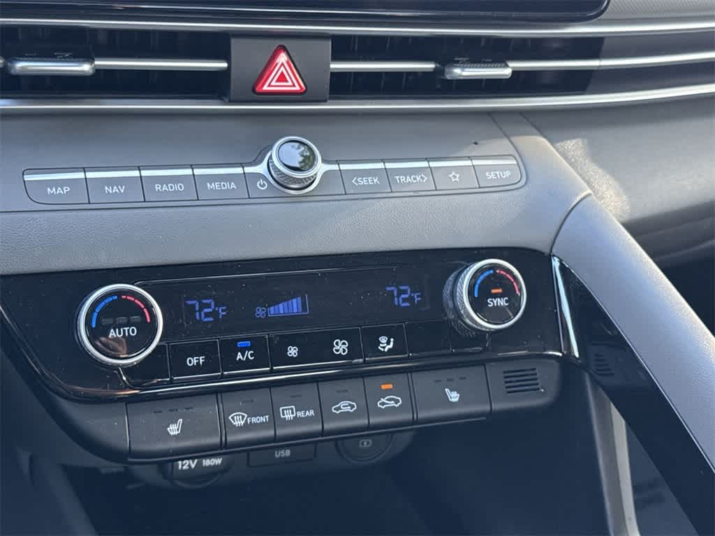 2023 Hyundai Elantra SEL photo 17