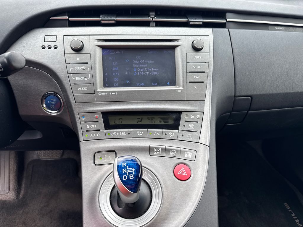 2015 Toyota Prius Four photo 26