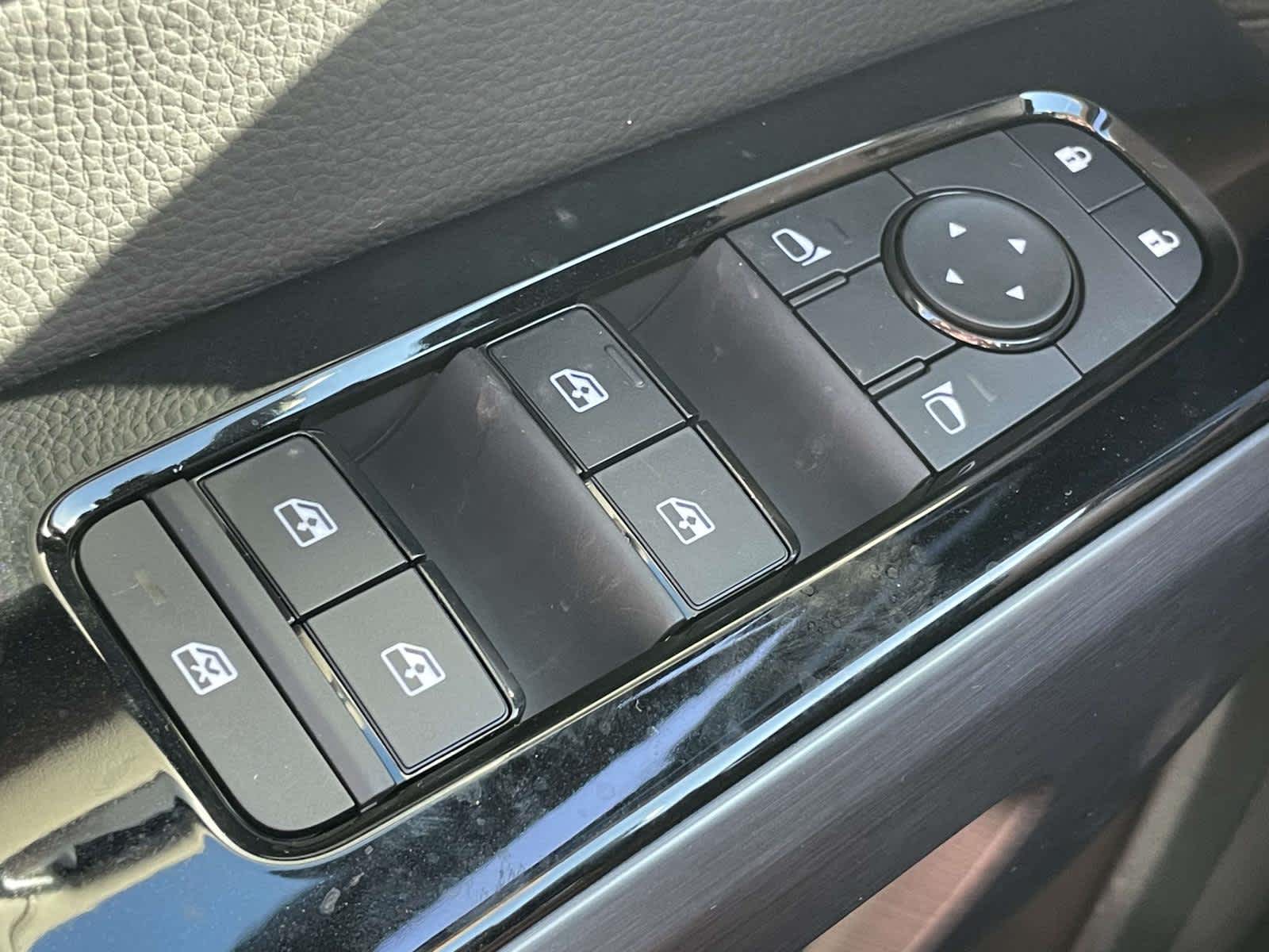 2025 Nissan Pathfinder SL photo 27