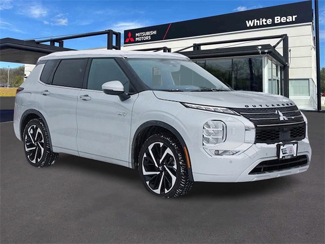 2023 Mitsubishi Outlander Plug-In Hybrid SEL's photo