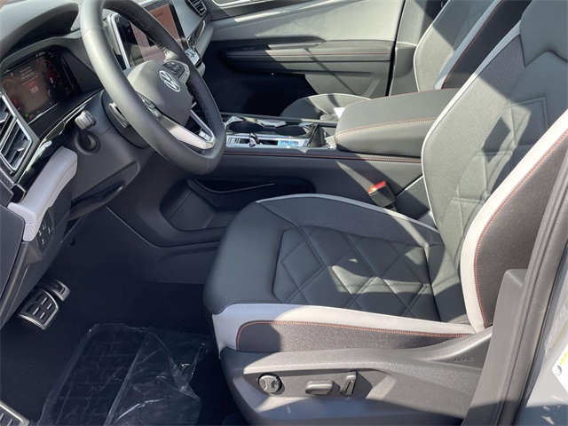 2025 Volkswagen Atlas Peak Edition SE photo 8