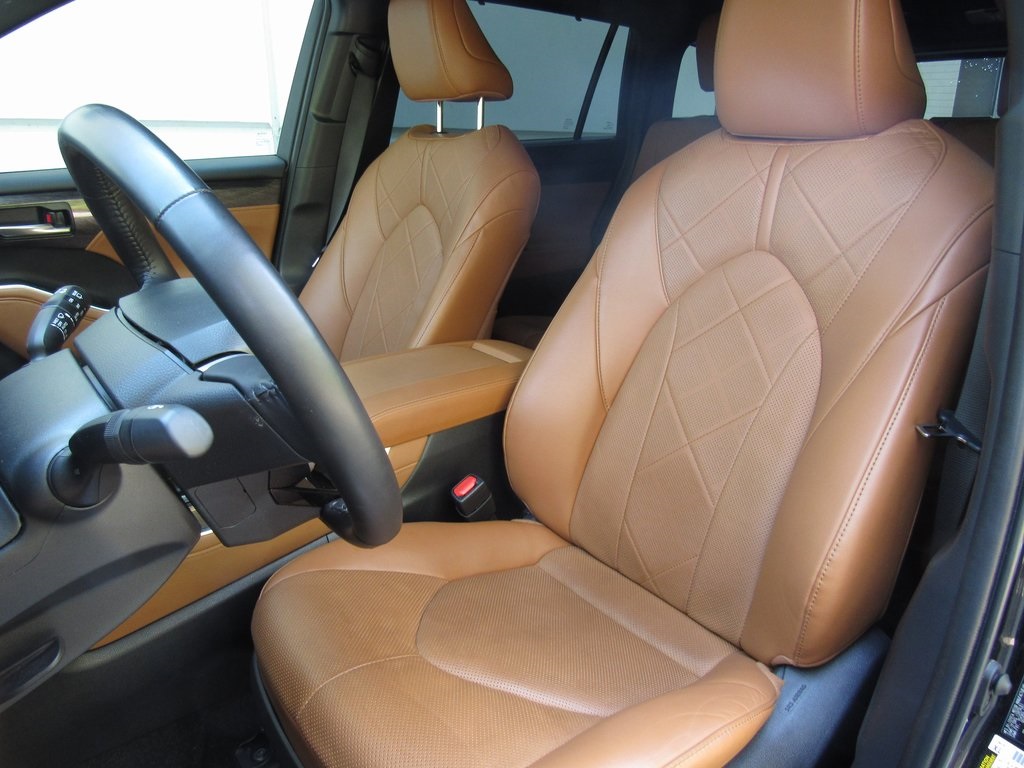 2023 Toyota Highlander Platinum photo 10