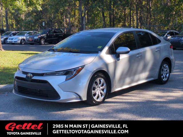 2024 Toyota Corolla LE's photo