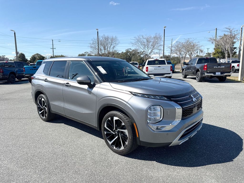 2022 Mitsubishi Outlander SE