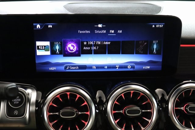 2025 Mercedes Benz GLB 250 4MATIC photo 9