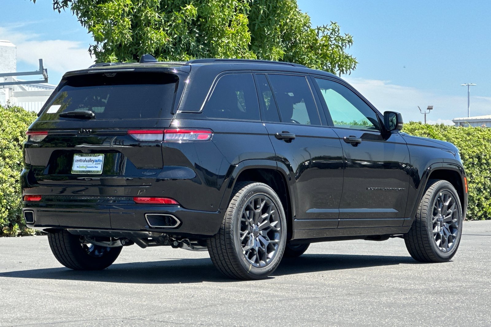 2025 Jeep Grand Cherokee Summit Reserve photo 4