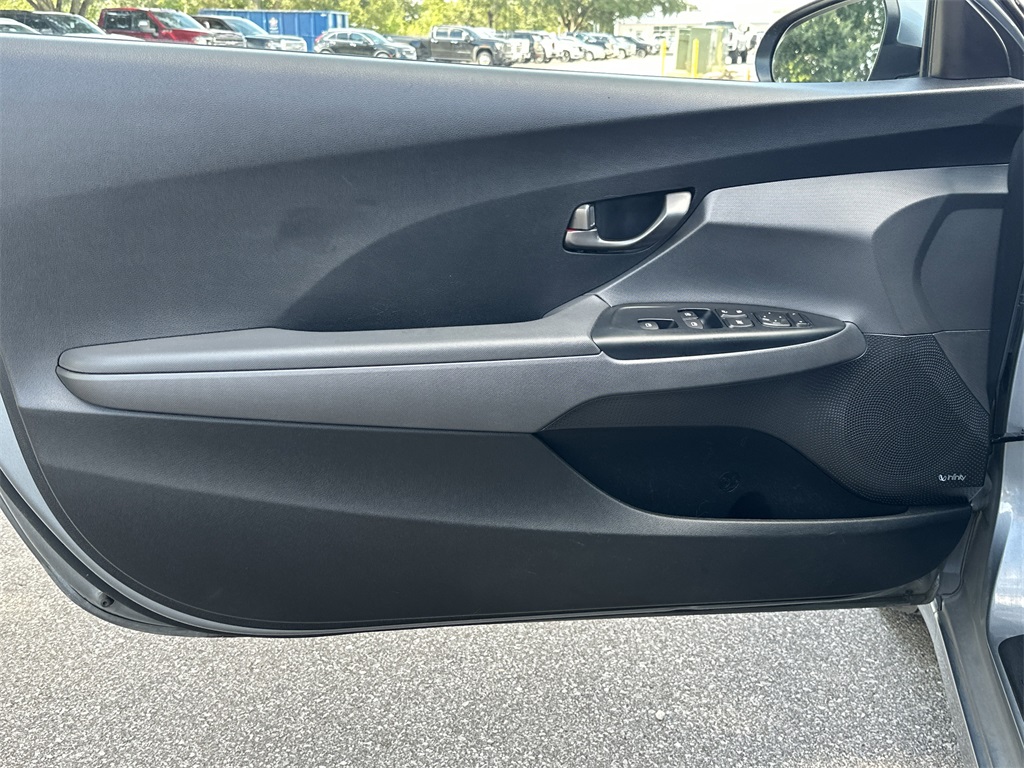 2021 Hyundai Veloster 2.0L Premium photo 10