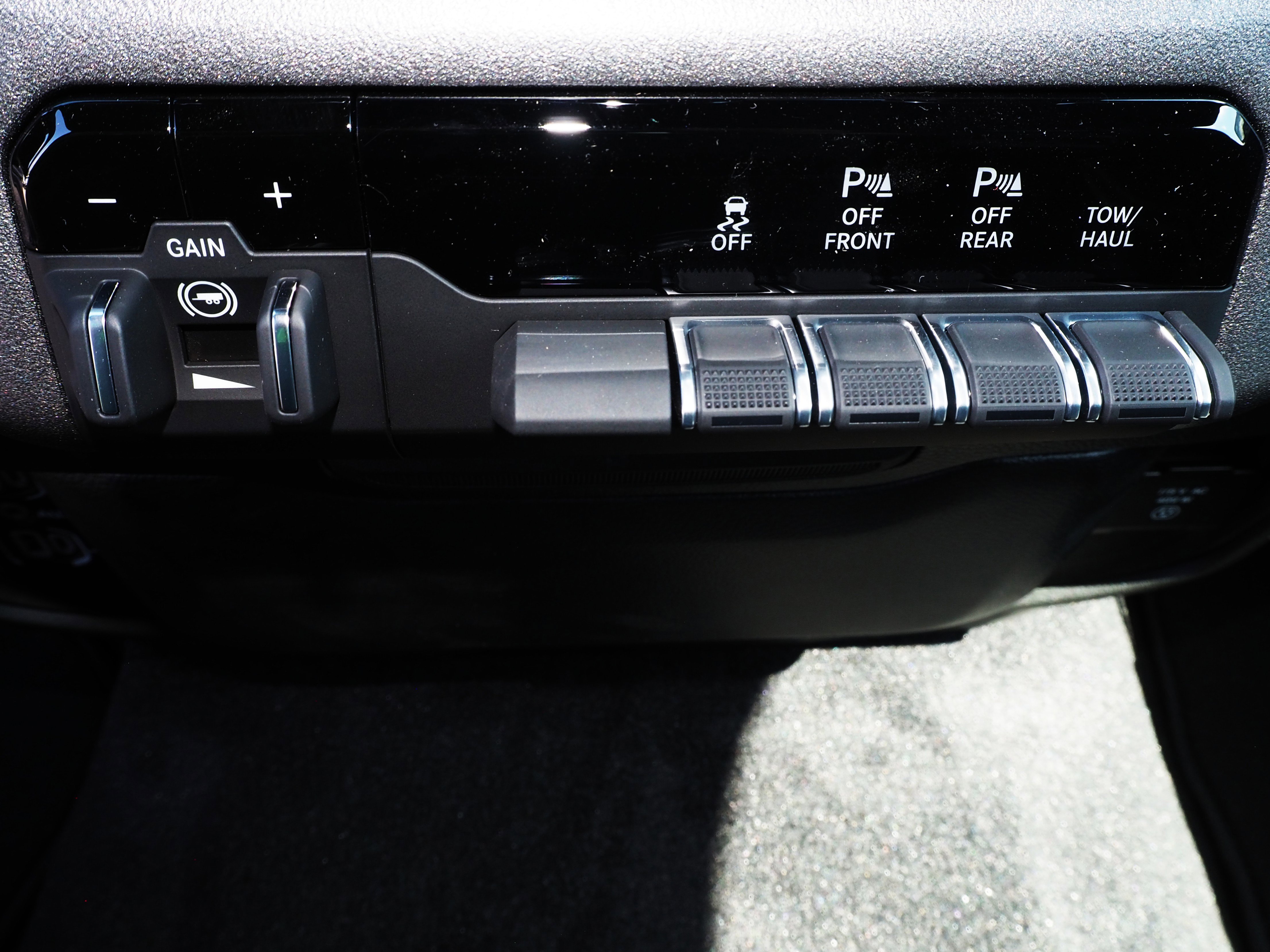 2025 Ram 1500 Tradesman photo 2