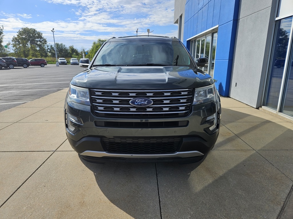2016 Ford Explorer XLT photo 2