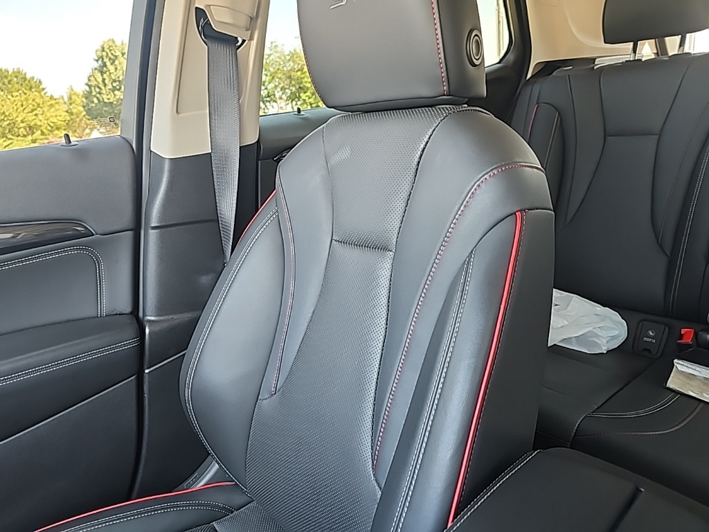 2023 Buick Envision Essence photo 15