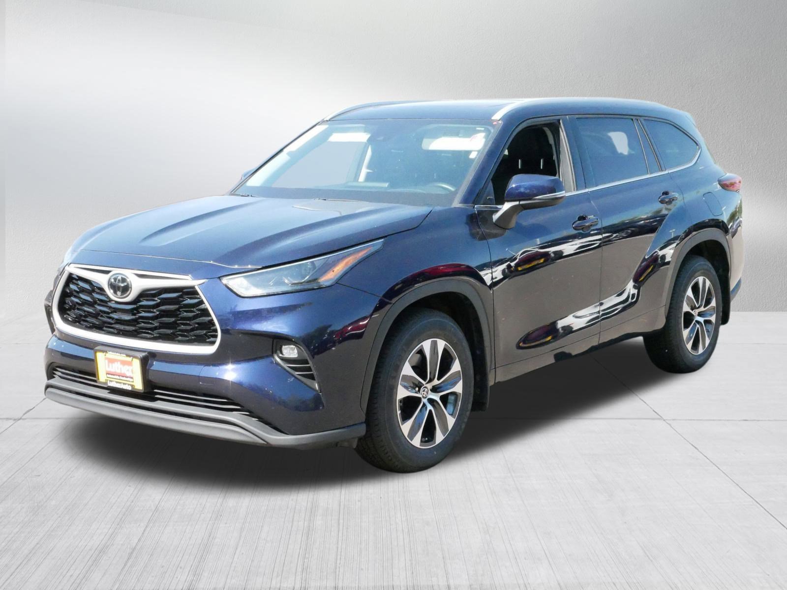 2022 Toyota Highlander XLE photo 3