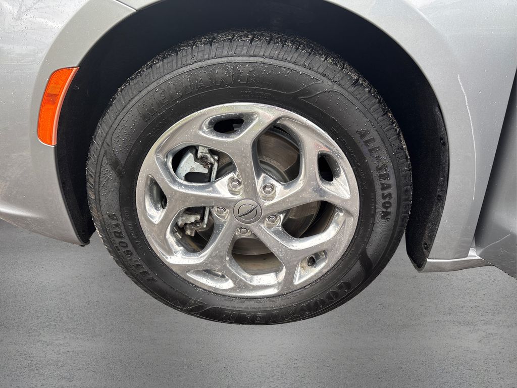 2021 Chrysler Pacifica Hybrid Limited photo 11