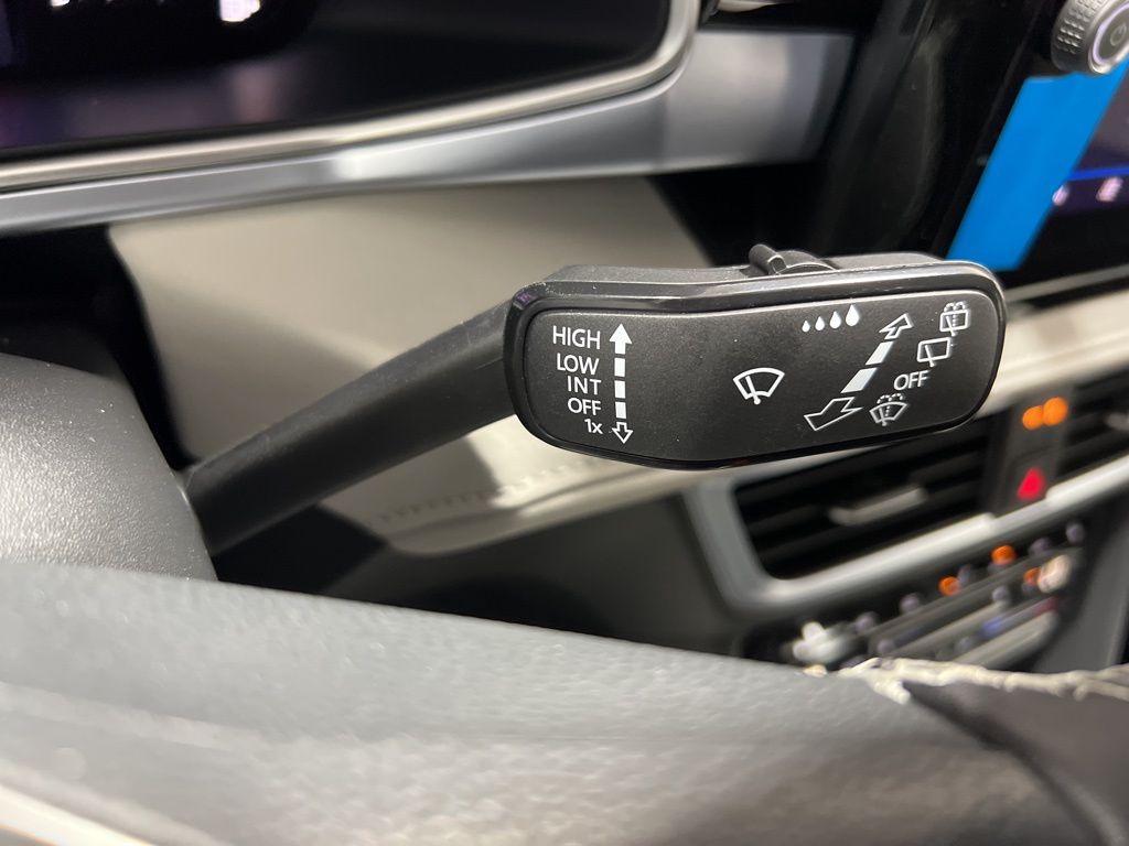 2025 Volkswagen Taos SE photo 37
