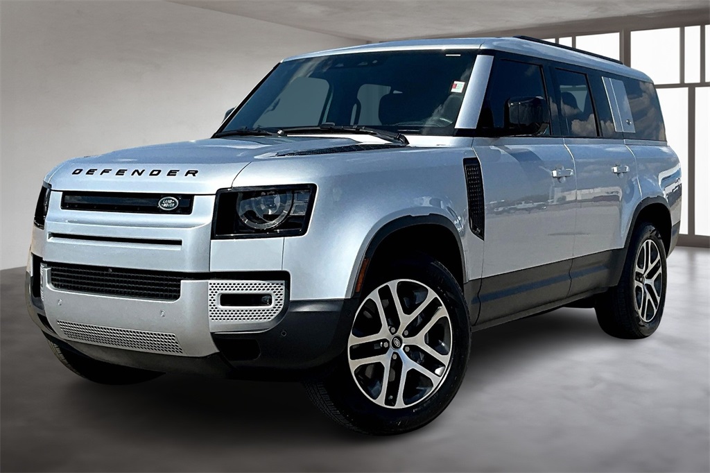 2024 Land Rover Defender S's photo