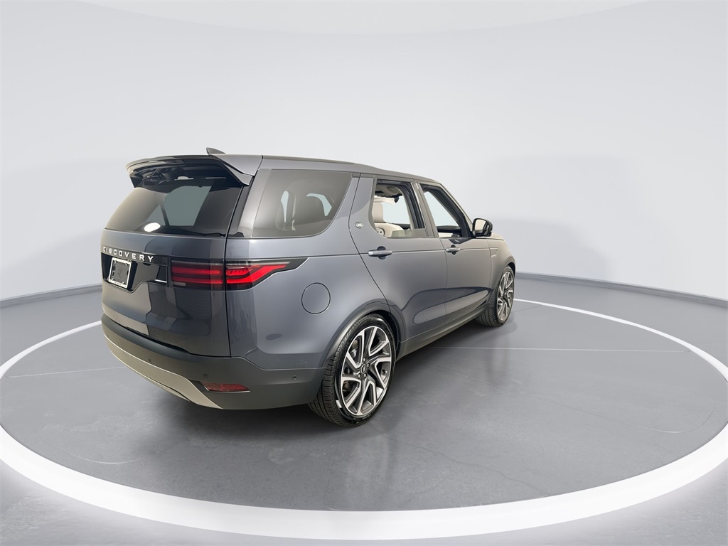 2025 Land Rover Discovery S photo 7