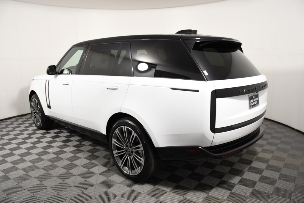 2025 Land Rover Range Rover SE photo 3