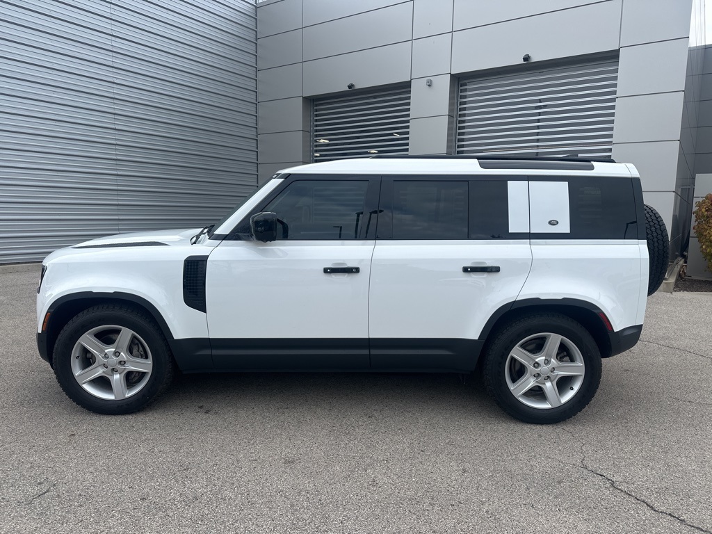 2023 Land Rover Defender 110 SE photo 2