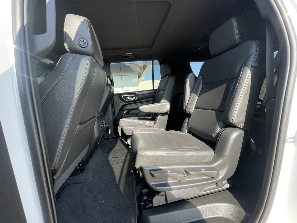 2022 Chevrolet Suburban LT photo 7
