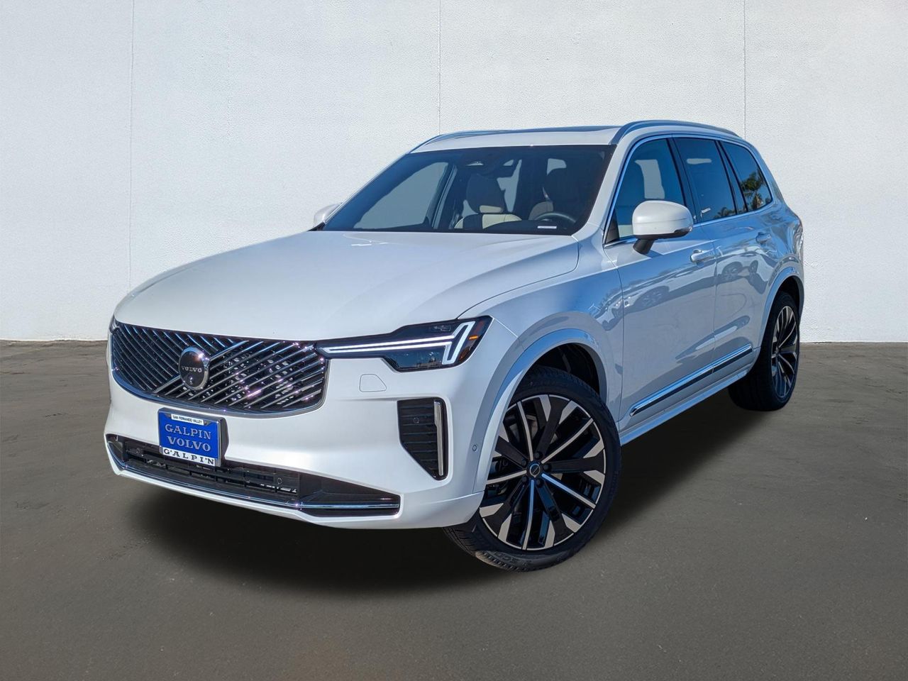 2026 Volvo XC90 Plus's photo