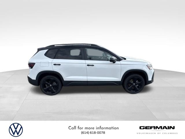 2025 Volkswagen Taos SE photo 4