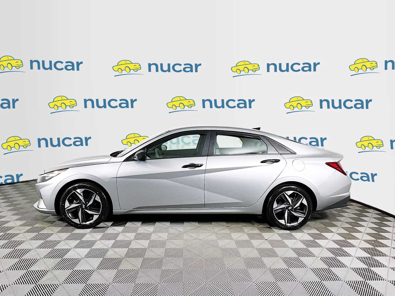 2023 Hyundai Elantra SEL Convenience photo 3