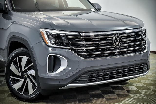 2025 Volkswagen Atlas SEL photo 3