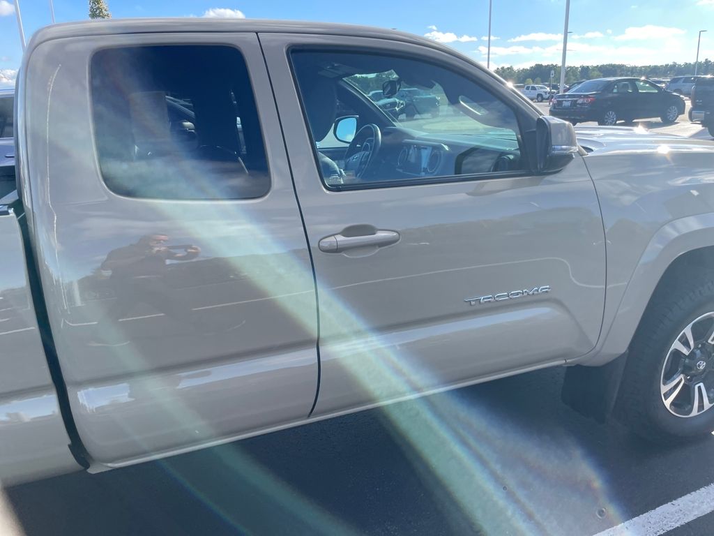 2019 Toyota Tacoma TRD Sport photo 16