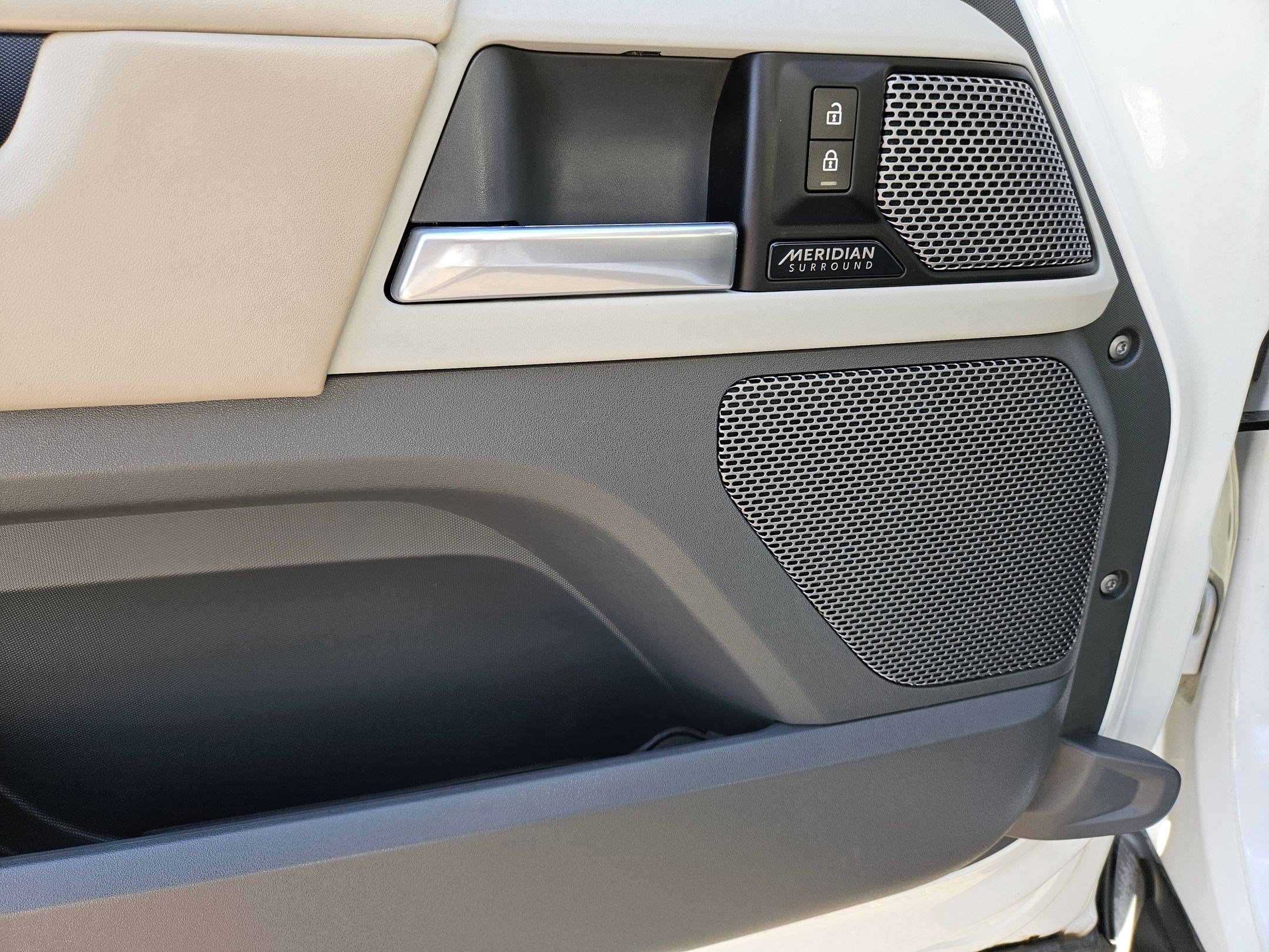 2022 Land Rover Defender X-Dynamic HSE photo 12