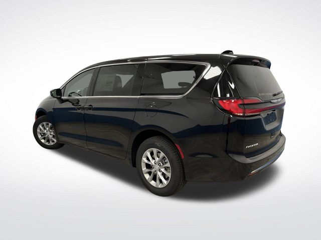 2026 Chrysler Pacifica photo 3