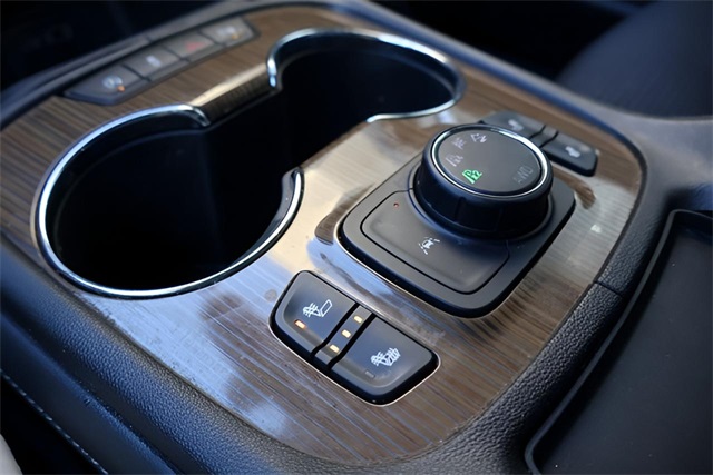2021 Gmc Acadia SLE photo 16