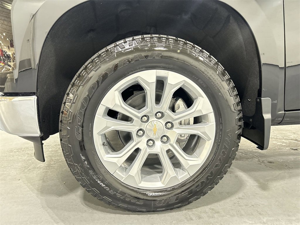 2026 Chevrolet Silverado 1500 LTZ photo 17