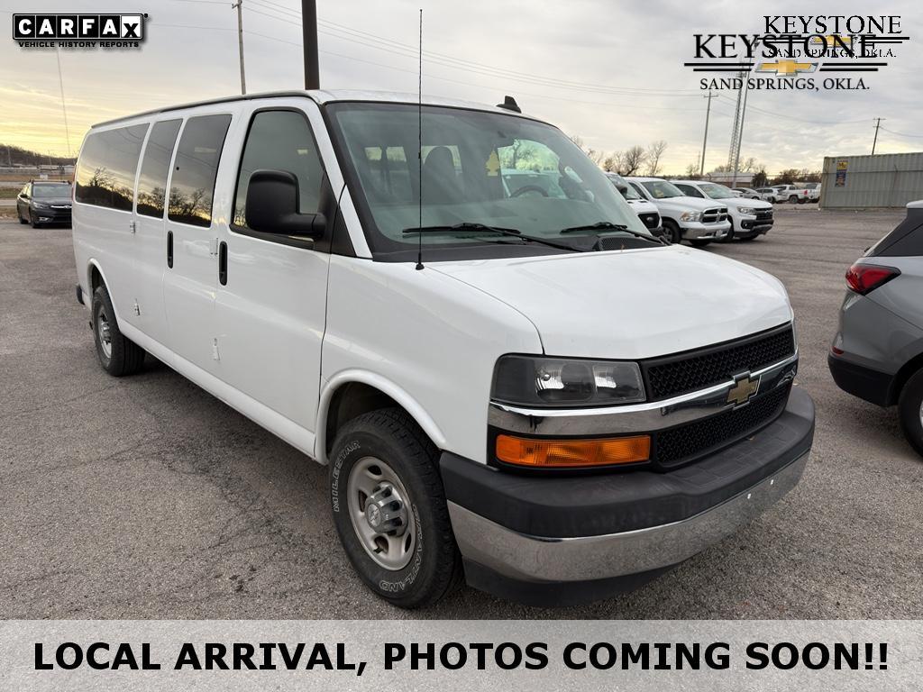 2017 Chevrolet Express Passenger LS's photo