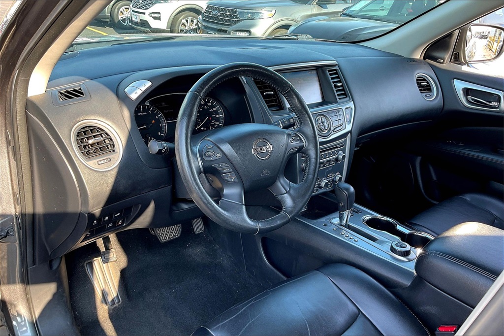 2019 Nissan Pathfinder SL photo 12