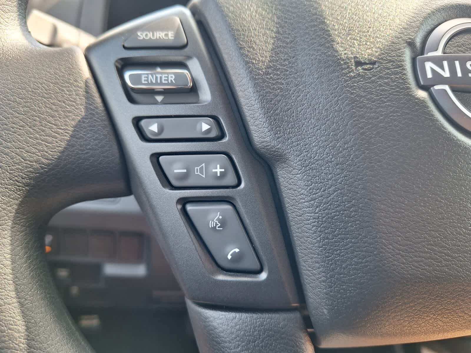 2025 Nissan Frontier Crew Cab SV photo 13