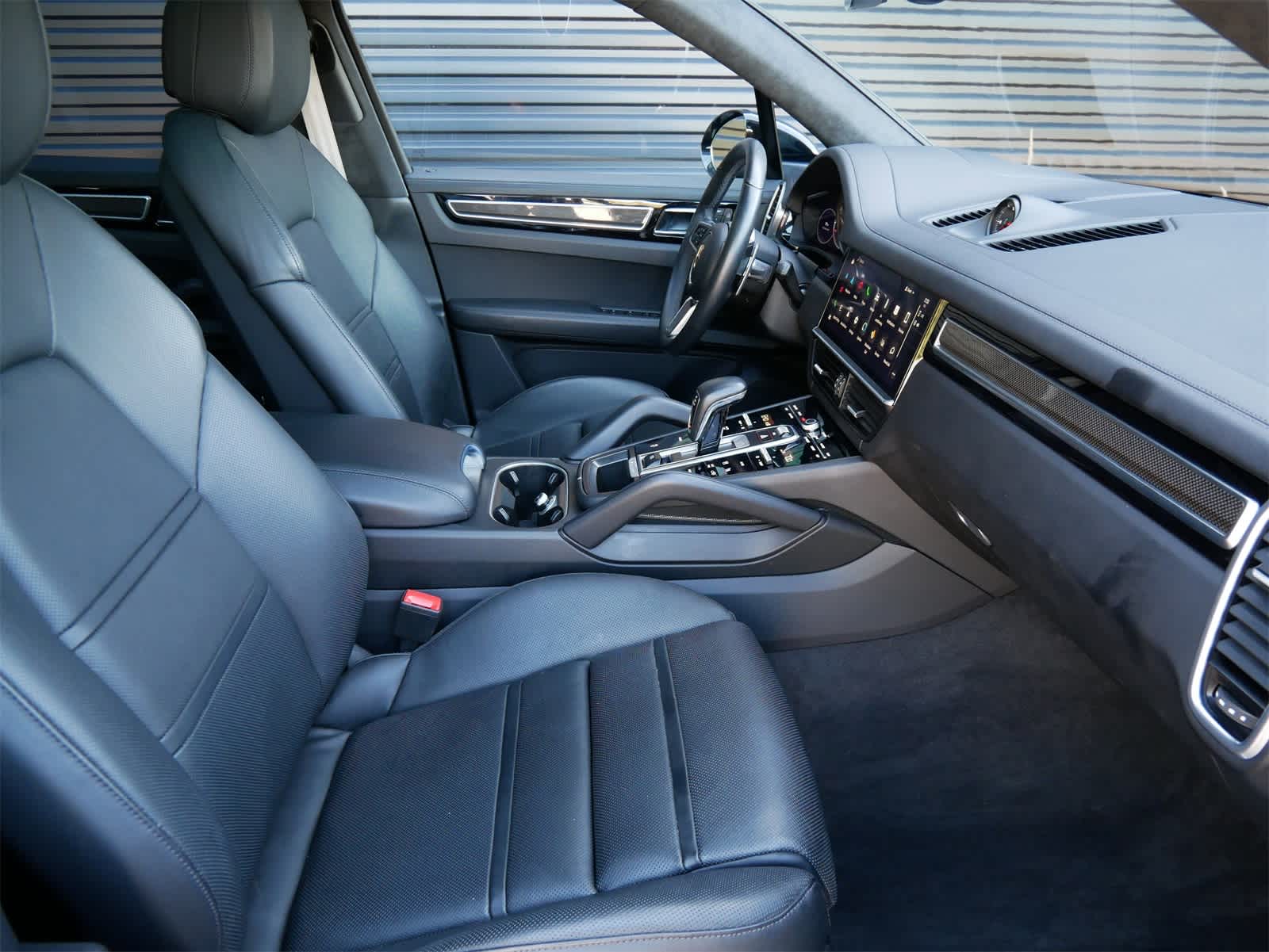 2023 Porsche Cayenne Platinum Edition photo 24