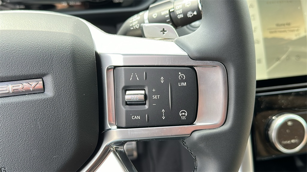 2025 Land Rover Discovery SE photo 15