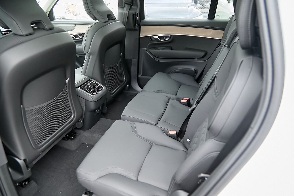 2025 VOLVO XC90 - Image 18