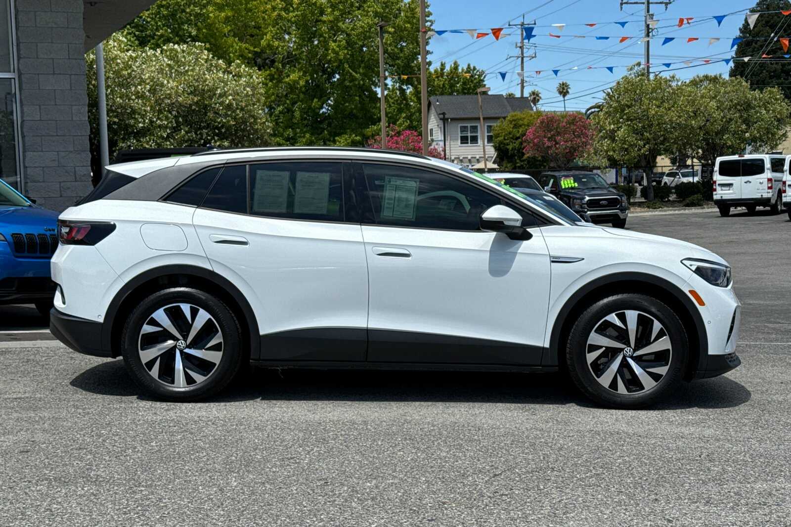 2023 Volkswagen ID.4 Pro photo 3