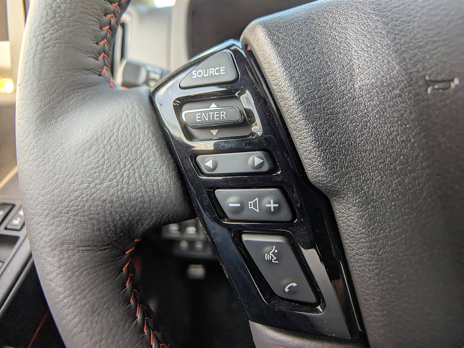 2025 Nissan Frontier PRO-4X photo 13