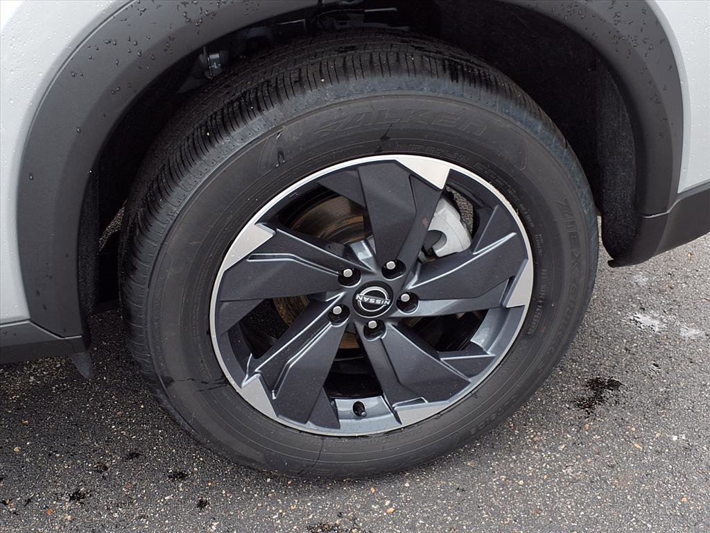 2024 Nissan Rogue SV photo 13