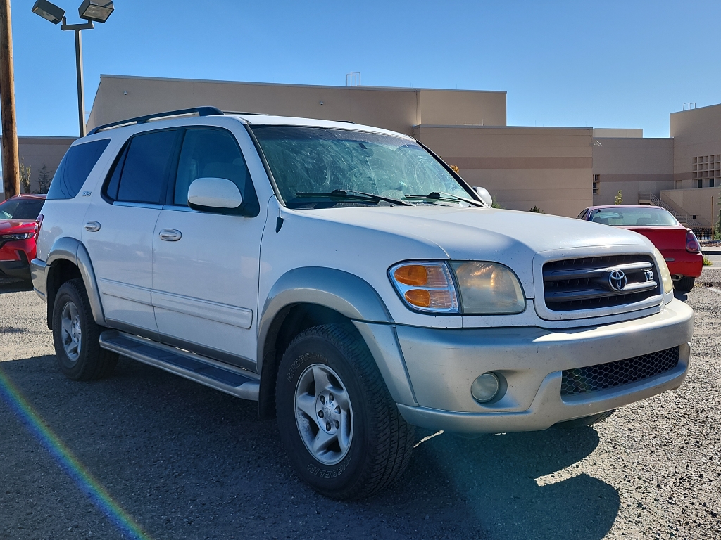 2002 Toyota Sequoia SR5 photo 3