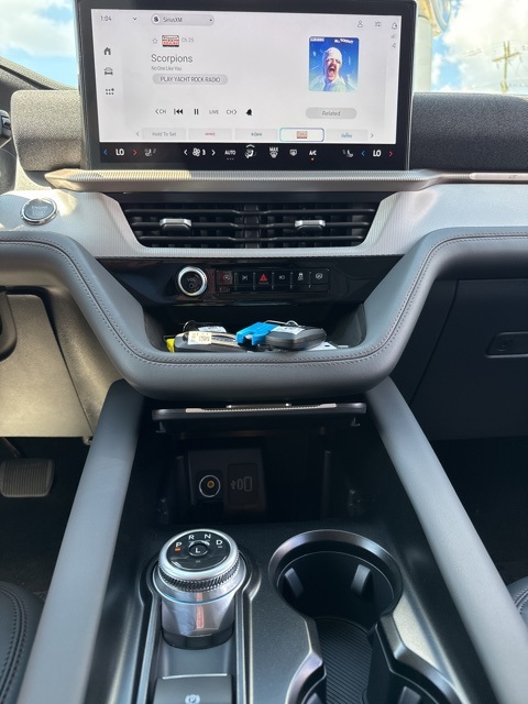 2025 Ford Explorer photo 30