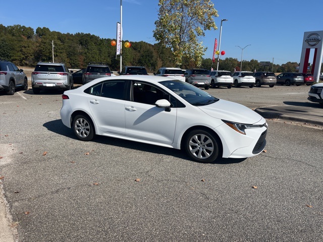 2023 Toyota Corolla LE's photo