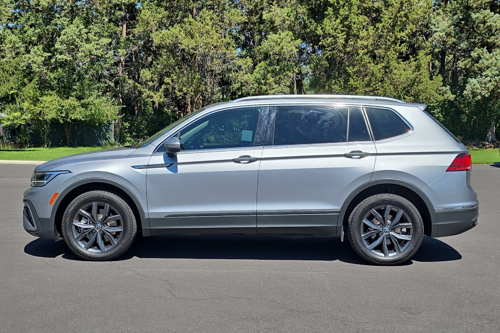2022 Volkswagen Tiguan SE photo 5