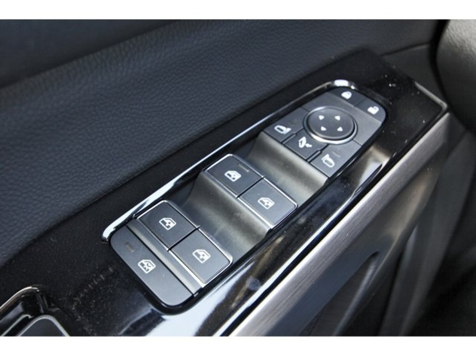 2025 Nissan Pathfinder Platinum Black at Robbins Nissan