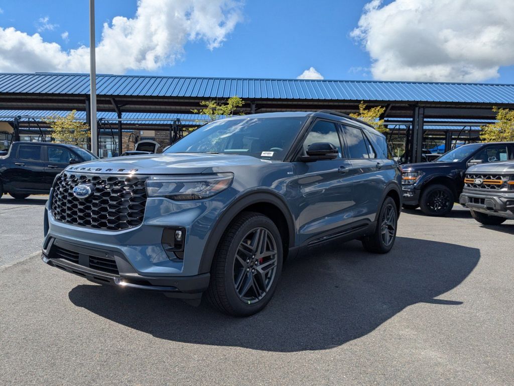 2025 Ford Explorer ST-Line photo 7