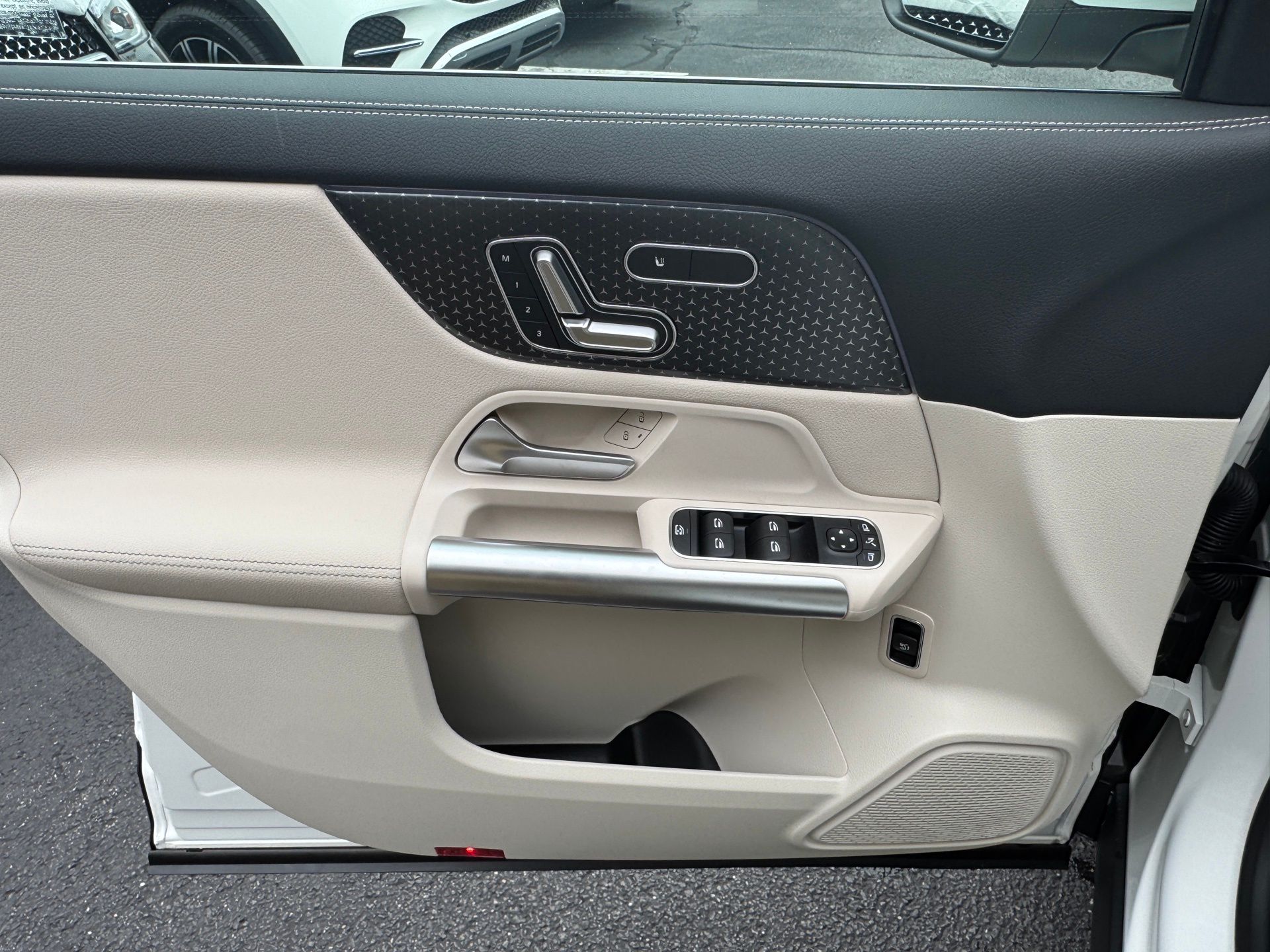 2026 Mercedes Benz GLA 250 4MATIC photo 4