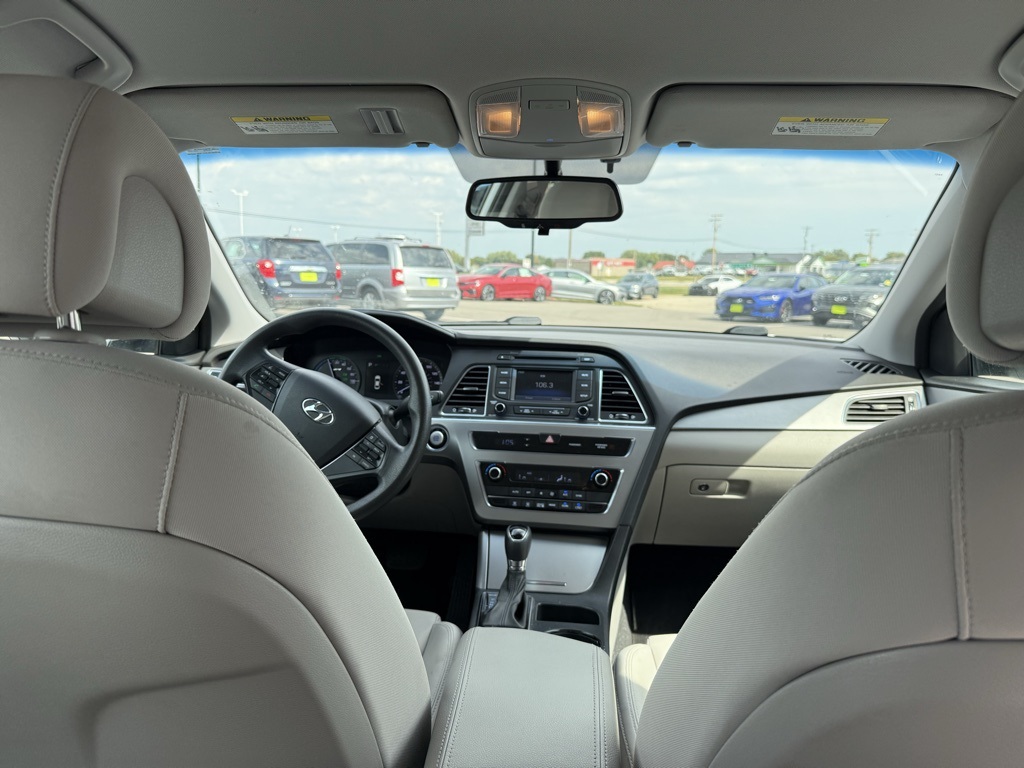 2016 Hyundai Sonata SE Hybrid photo 10